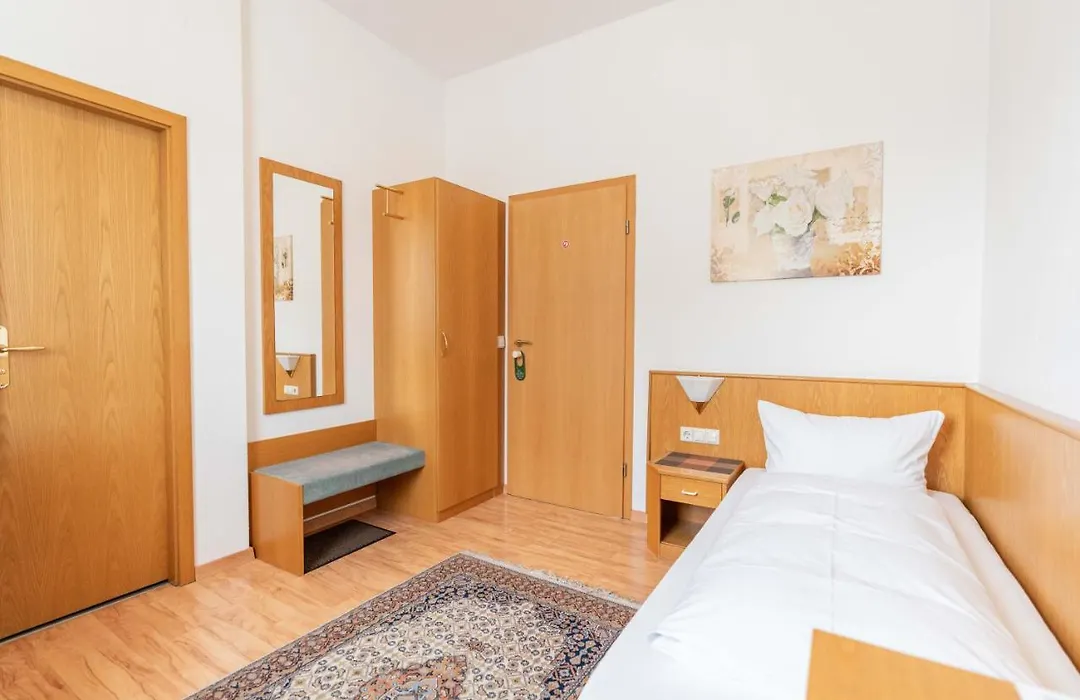 Hotel am Römerplatz-1