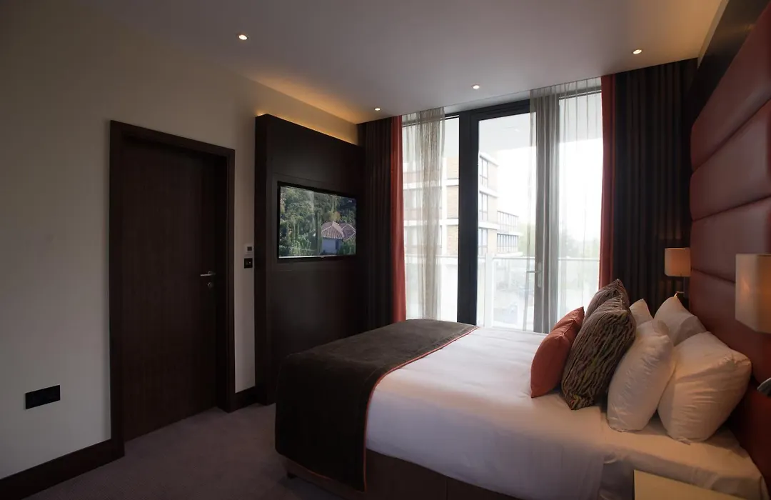St George'S Hotel - Wembley-1