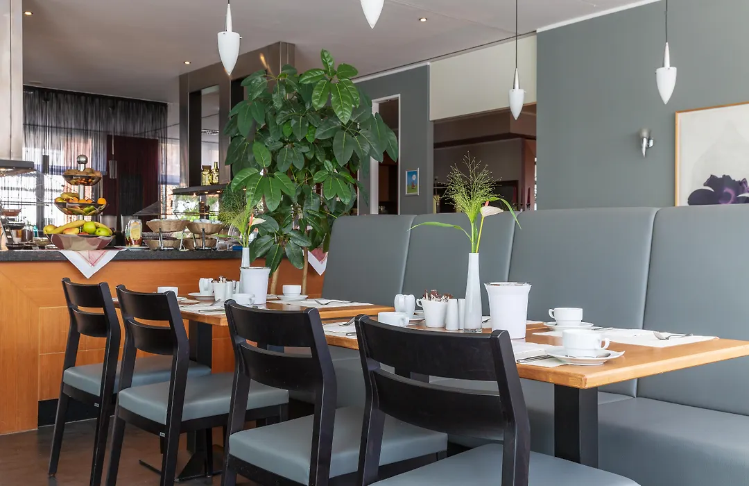 Plaza Premium Koeln-1