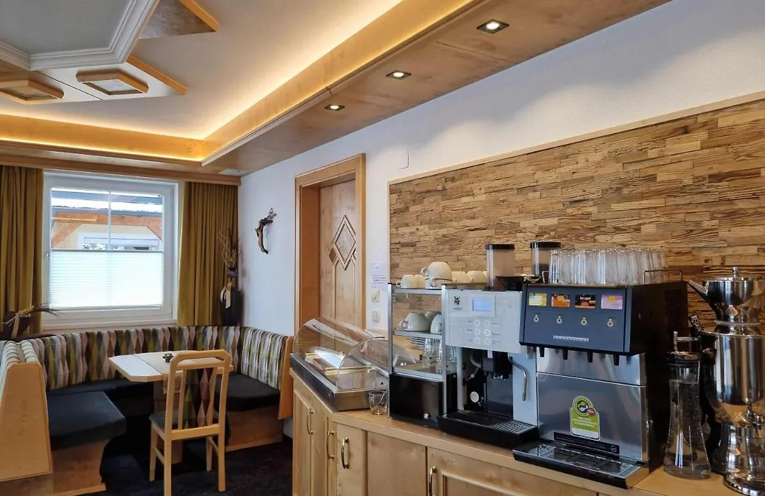 Hotel Garni Corinna-1