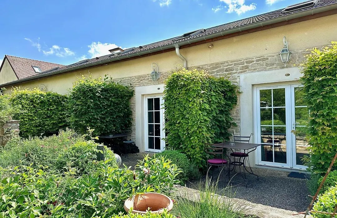Logis Hotel De Bretonniere - Beaune Centre-1