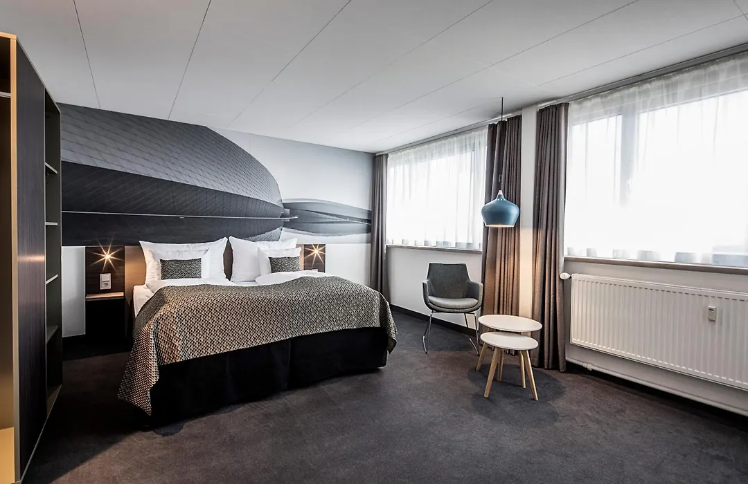 Best Western Plus Airport Hotel-1