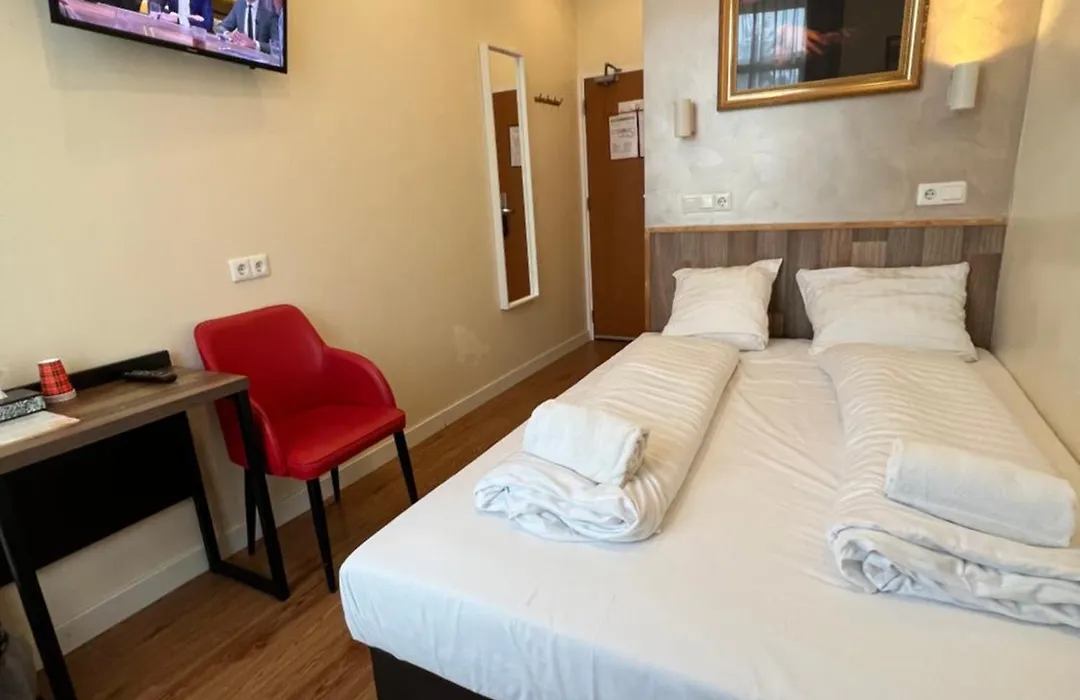 Dam Hotel-1