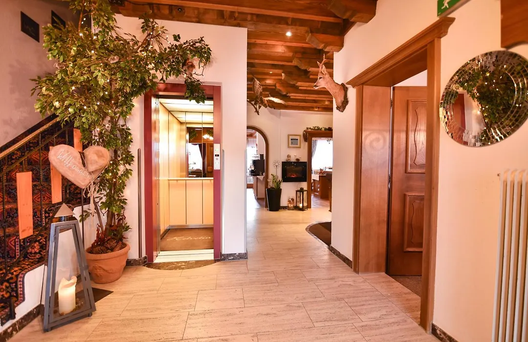 Hotel Garni Helvetia-1