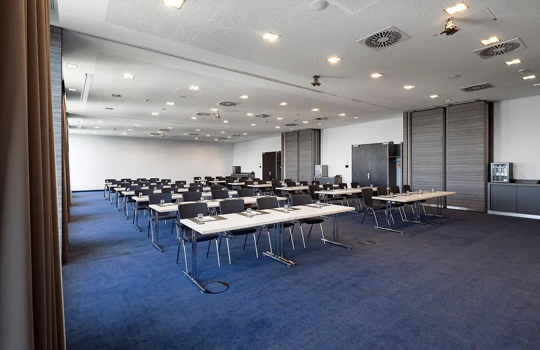 Intercityhotel Hamburg Dammtor-1