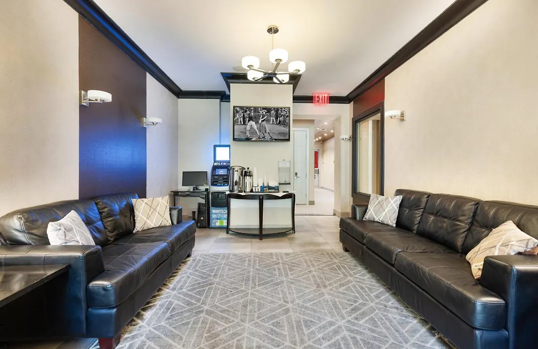 Aura Hotel Brooklyn-1