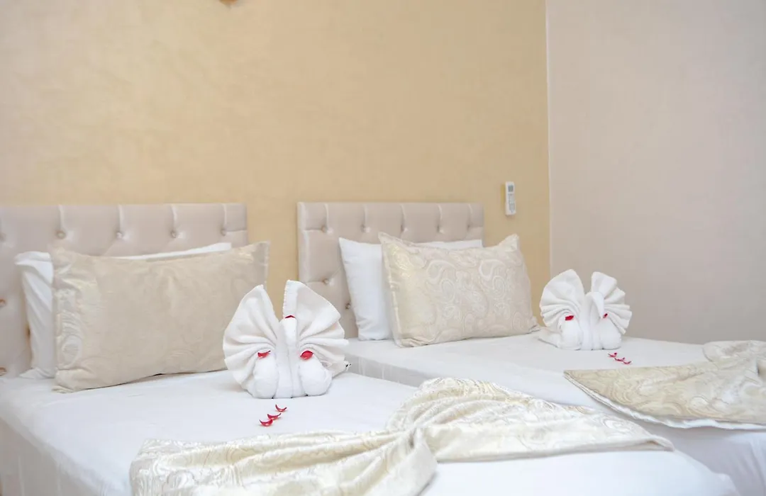 Riad Petite Rose Avec Piscine-1