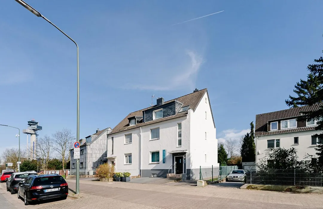 Gaestehaus Am Flughafen Duesseldorf-1