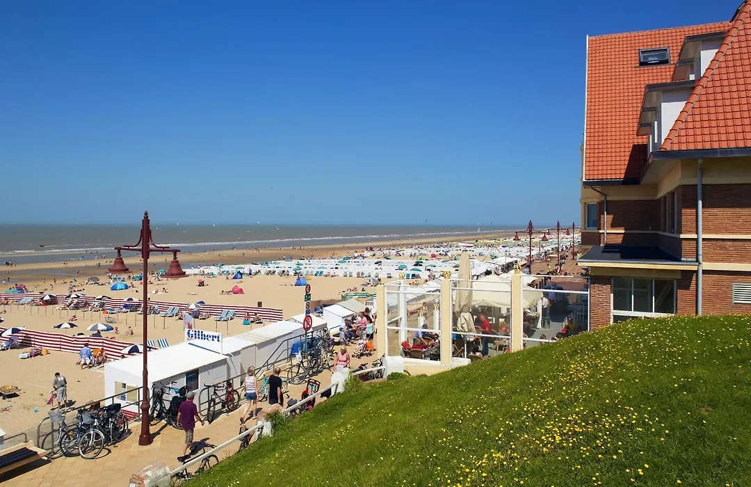 Beach Hotel-1