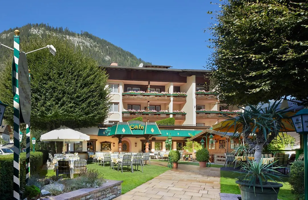 Hotel Alpenhof Kristall-1