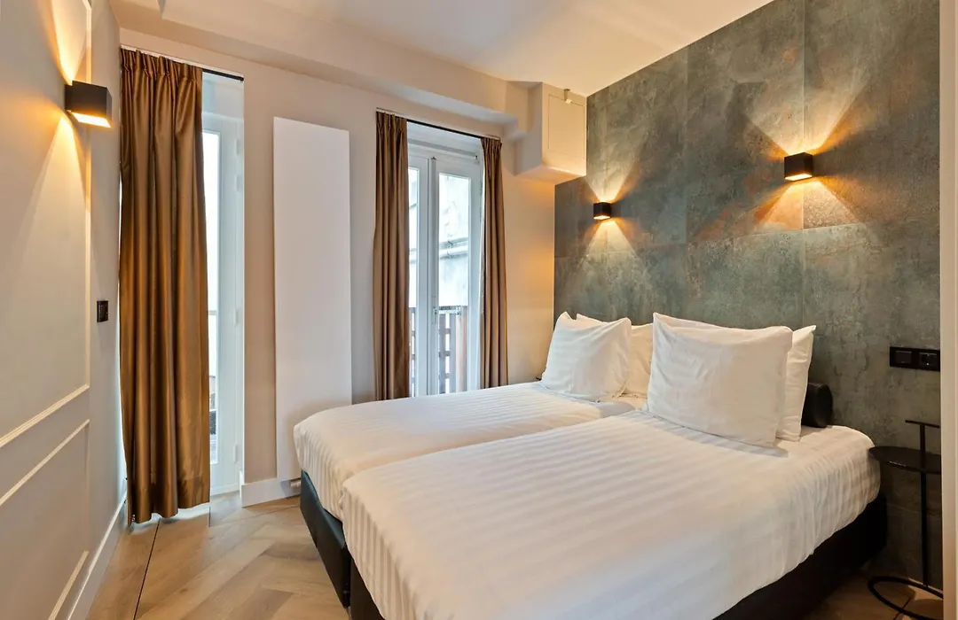 Midtown Hotel Triple Room-1