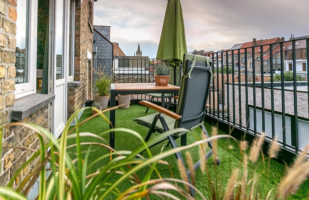The Newport Lodge Included 3H Private Indoor Welnes & Use E-Bikes-1