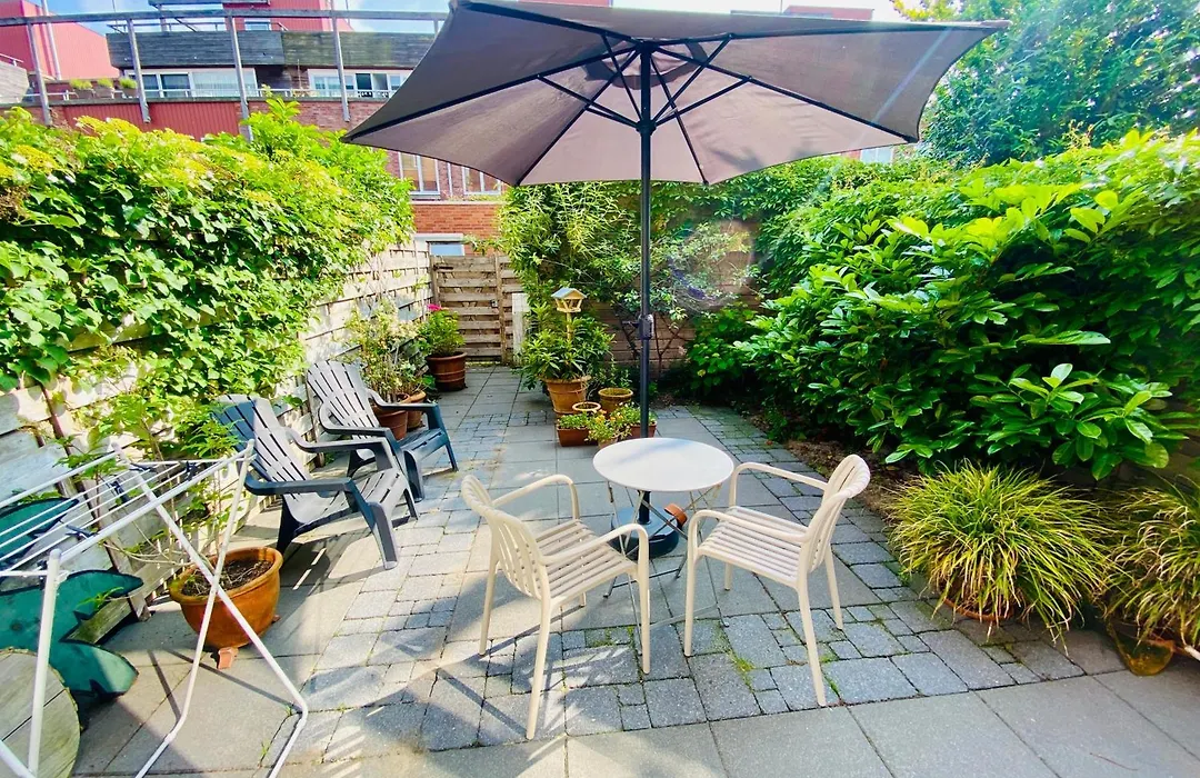 Private Studio, Patio Garden And Free Car Parking-1