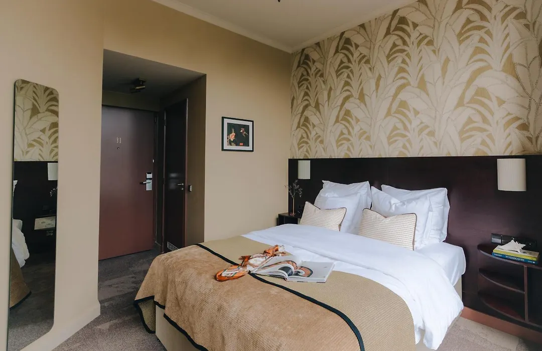 Hotel Omega-1