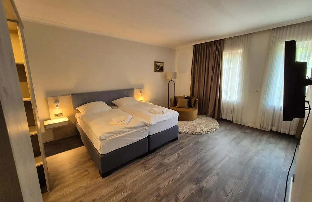 Hotel Am Schlosspark-1