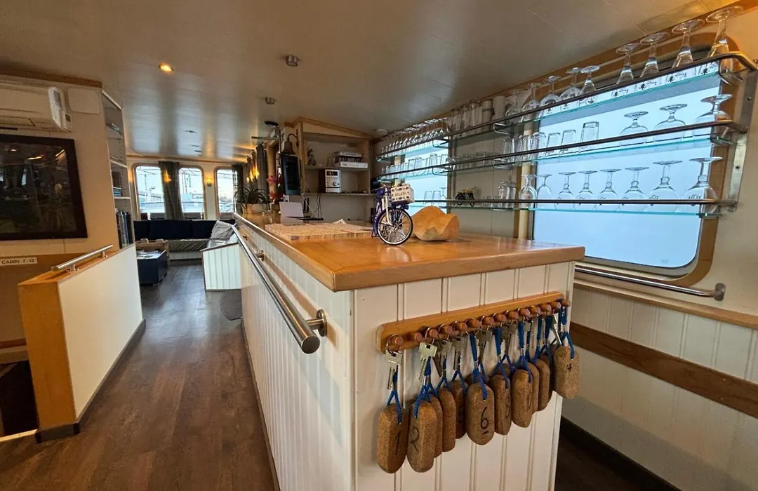 Hotelboat Iris Groningen-1