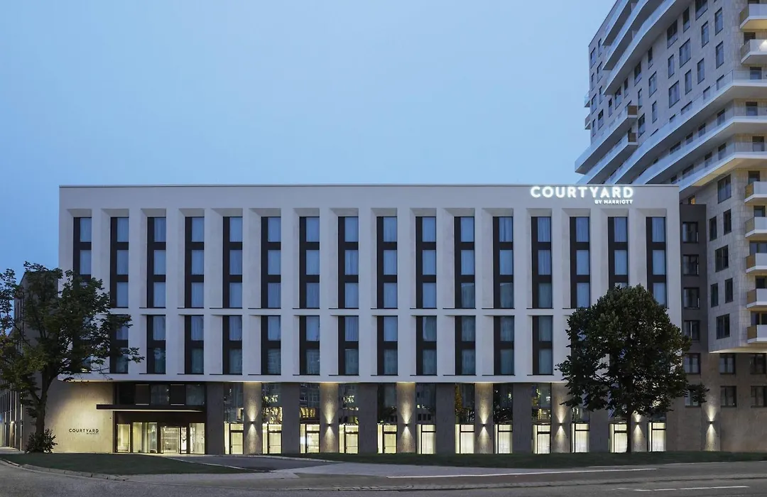 Courtyard By Marriott Hamburg City-1