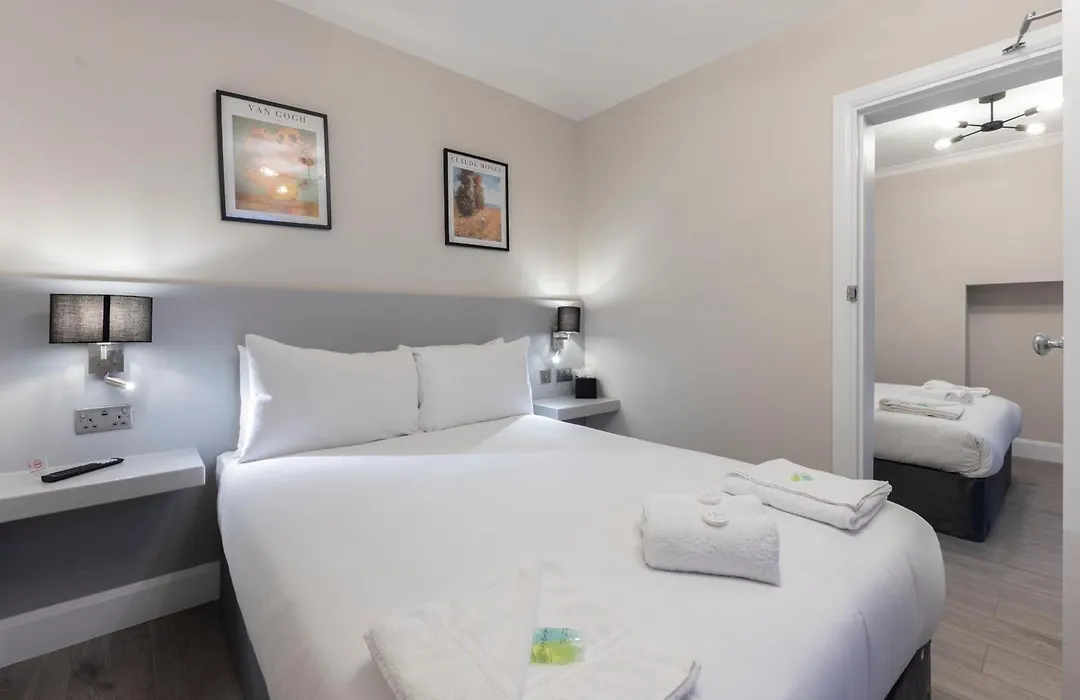 Marina Hotel London-1