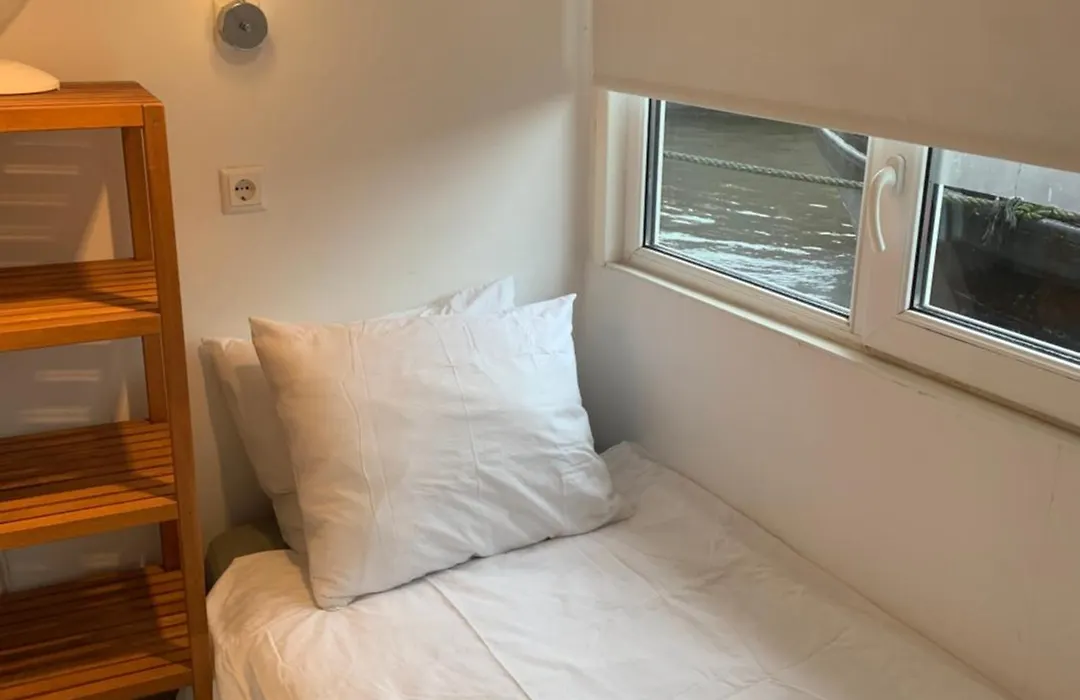 Tiny Houseboat B&B On The Amstel River-1