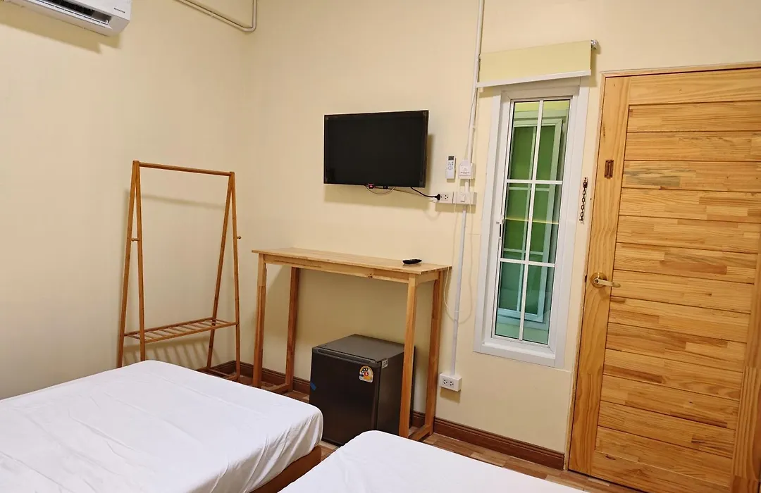 Latitude 13 Room & Breakfast-1