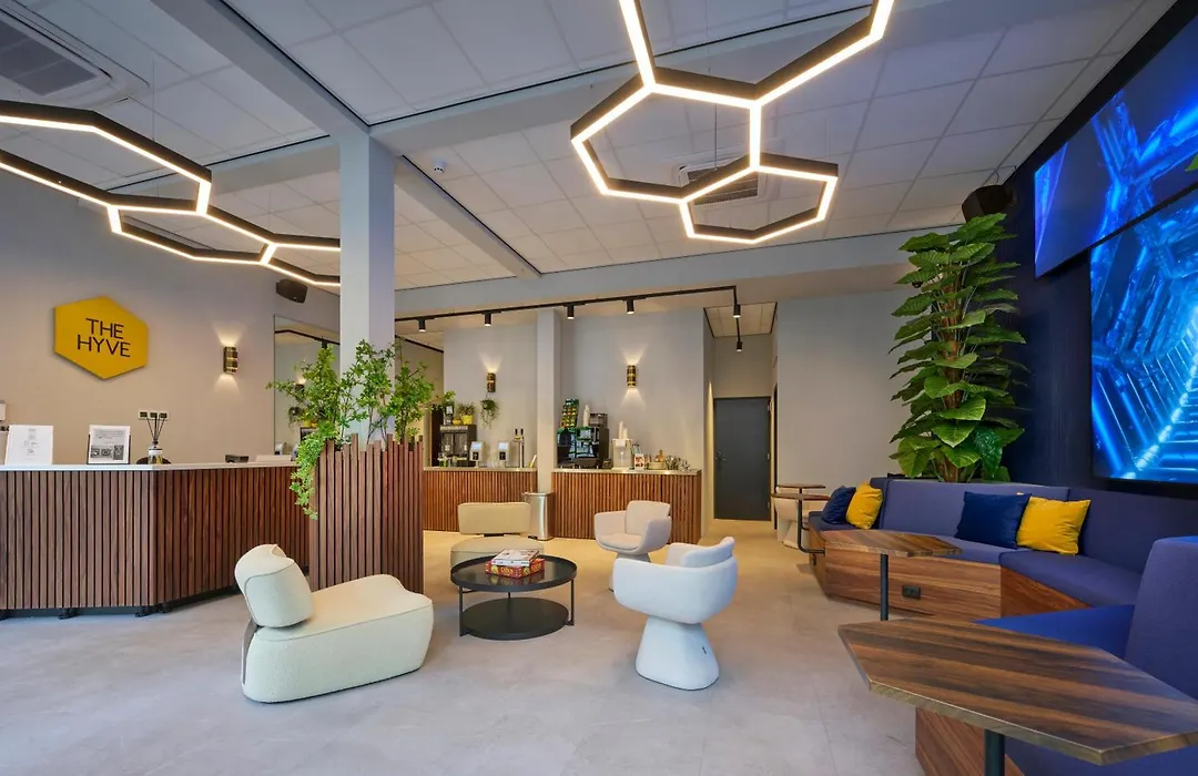 The Hyve Capsule hostel Amsterdam-1