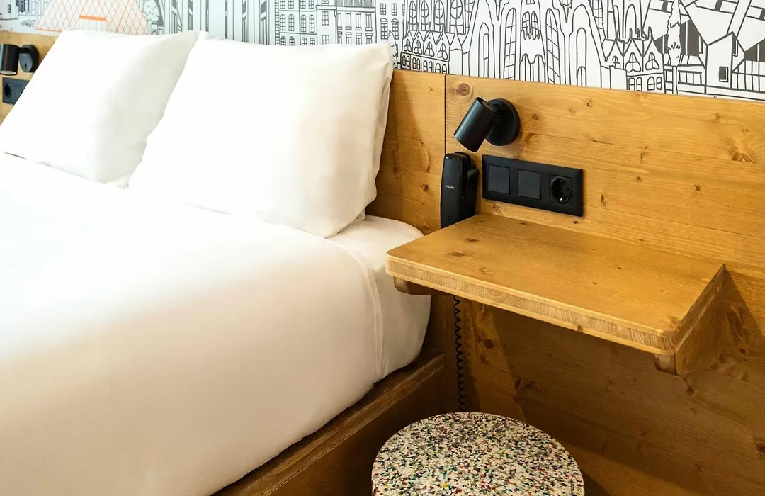 Easyhotel Barcelona La Sagrera-1