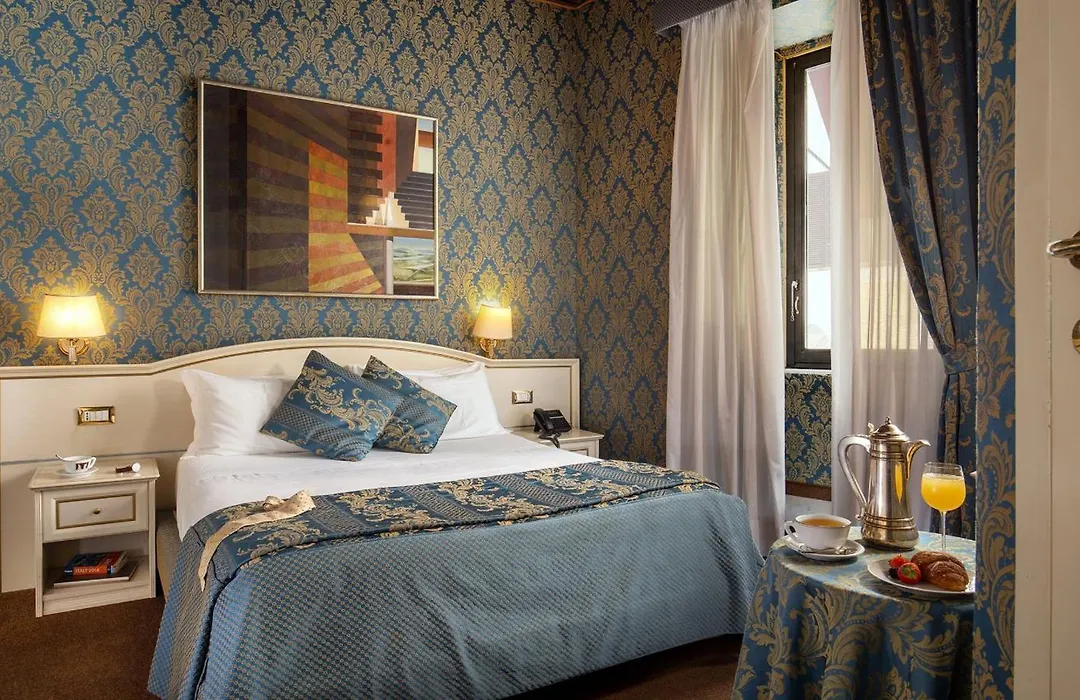 Residenza Canova Tadolini - Guesthouse-1