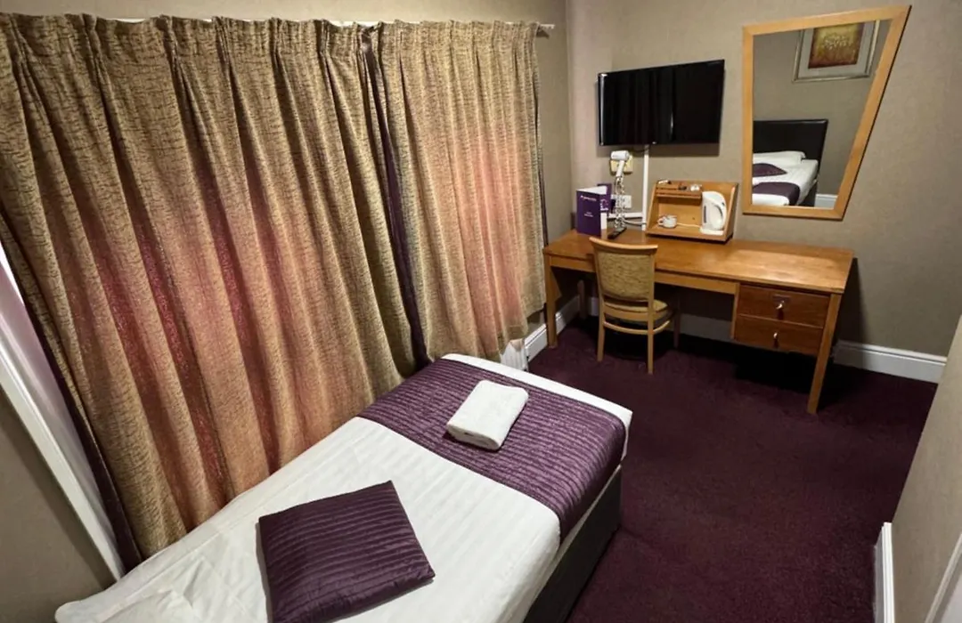Newham Hotel-1