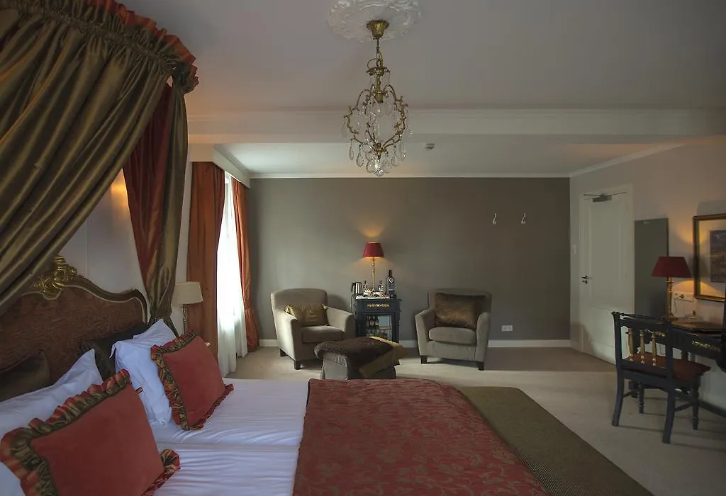 B & B Hotel The Baron Crown-1