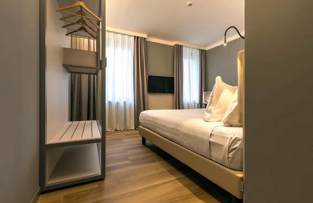 43 Station Hotel-1