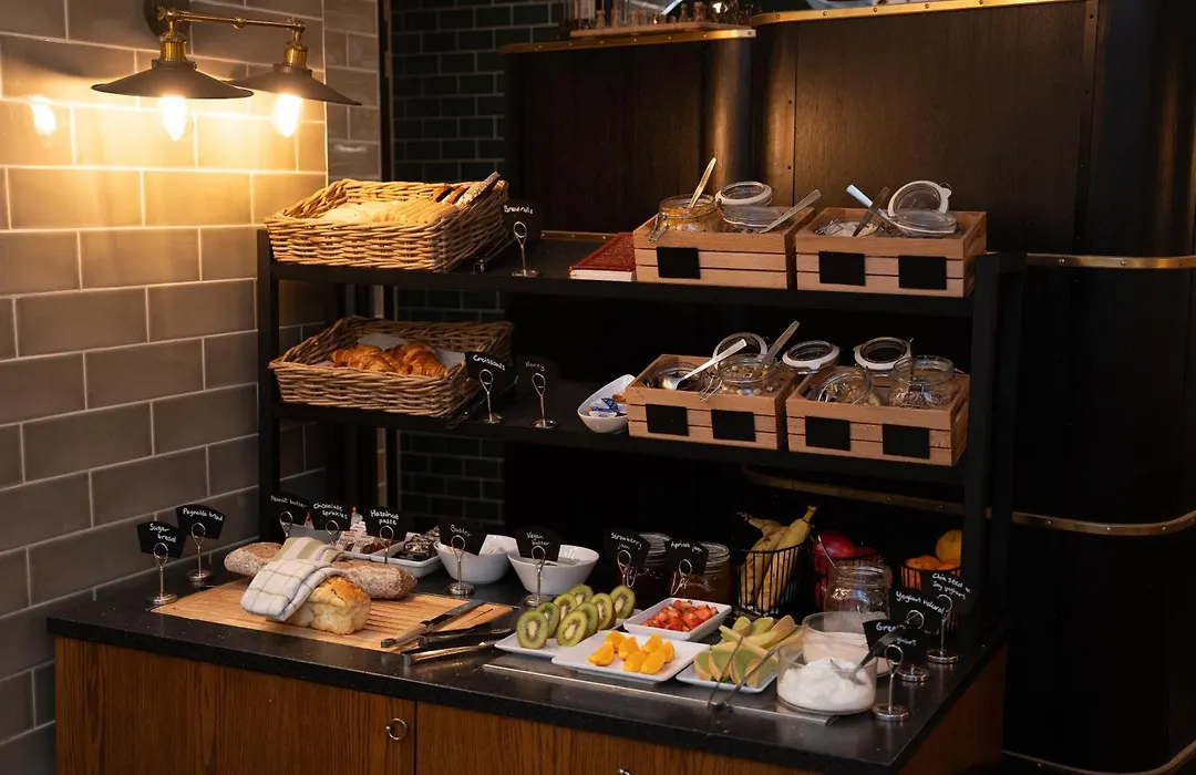 The Hendrick'S Hotel-1