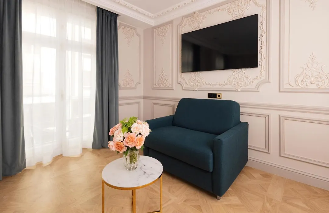 Le Triomphe Paris-1