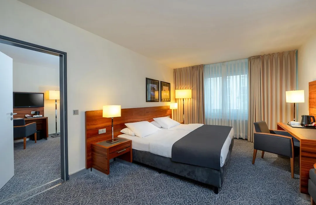 Maritim Hotel Muenchen-1