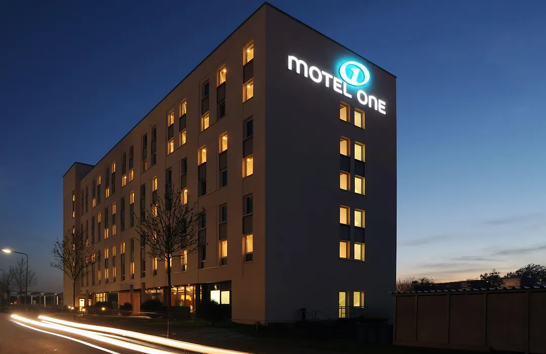 Motel One Frankfurt-Airport-1