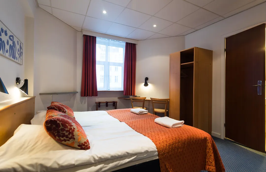 Go Hotel Saga-1