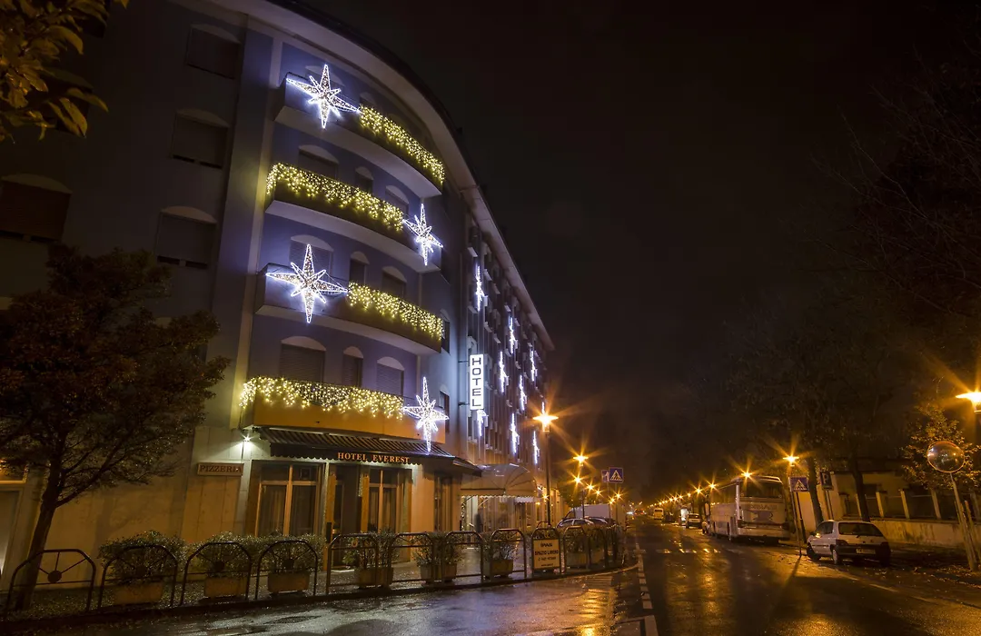 Hotel Everest-1
