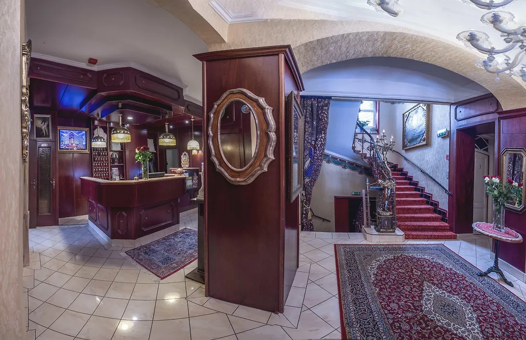 Hotel Urania-1