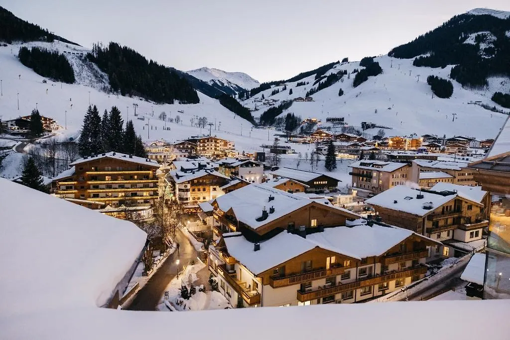 Hotel Alpine Palace-1