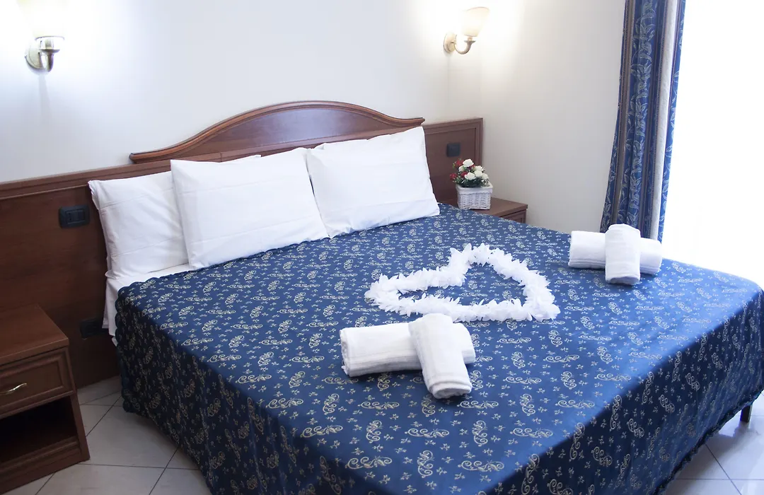 Caroline Suite-1