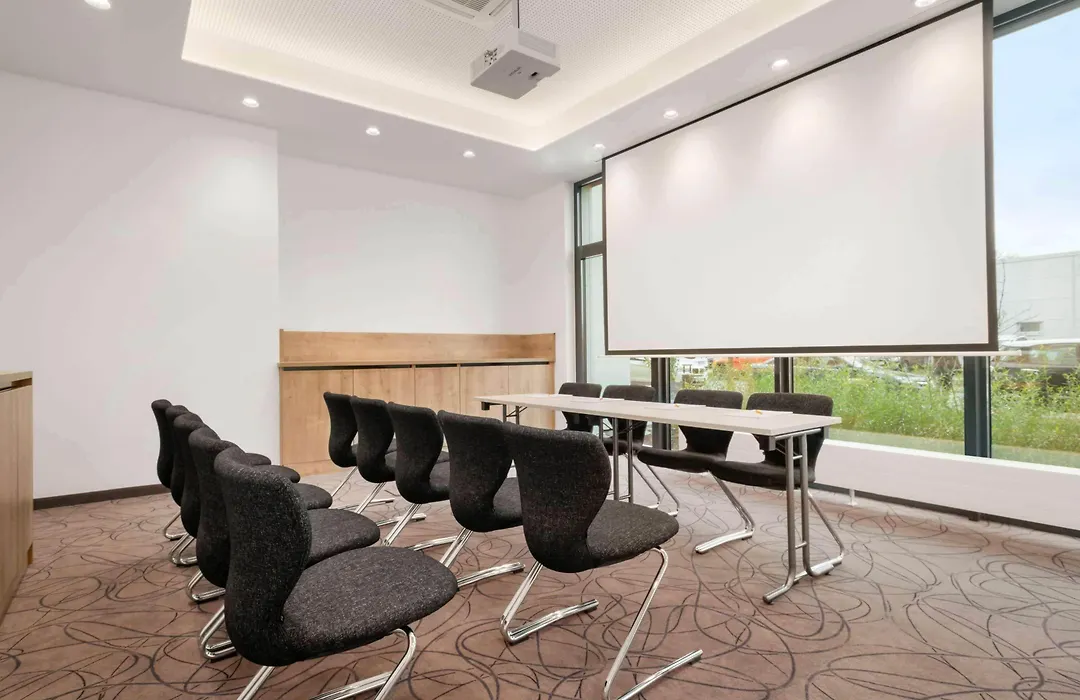 Super 8 By Wyndham Munich City North-1