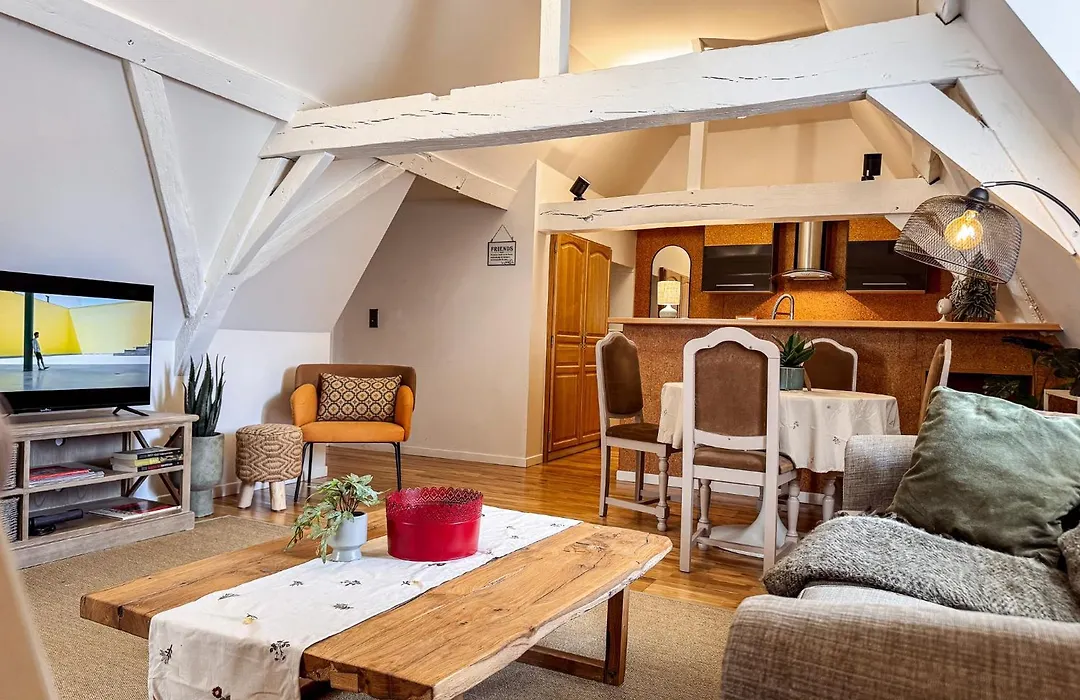Skindles Guesthouse-1
