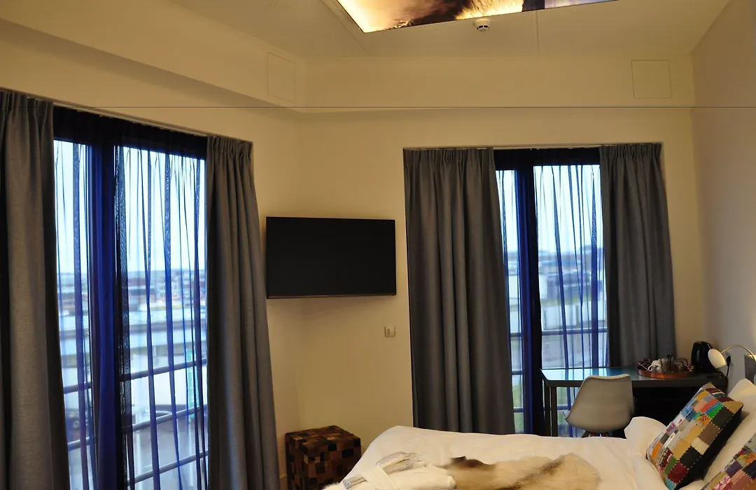 Hotel Rauw aan de Kade-1