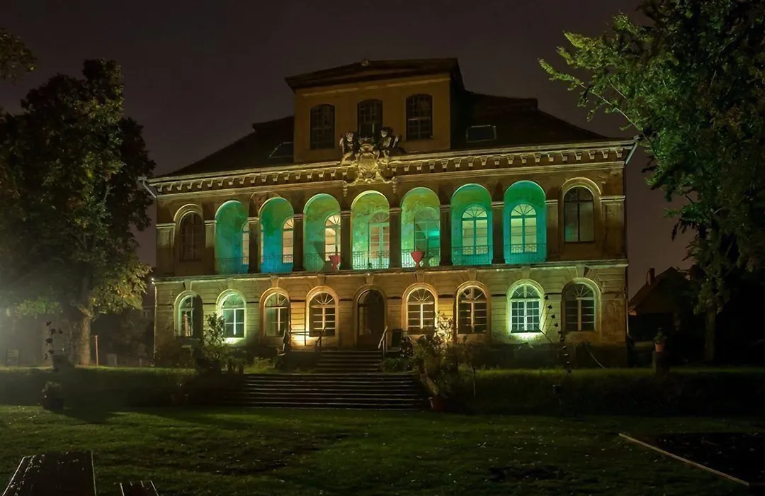 Understaytement Am Schloss-1