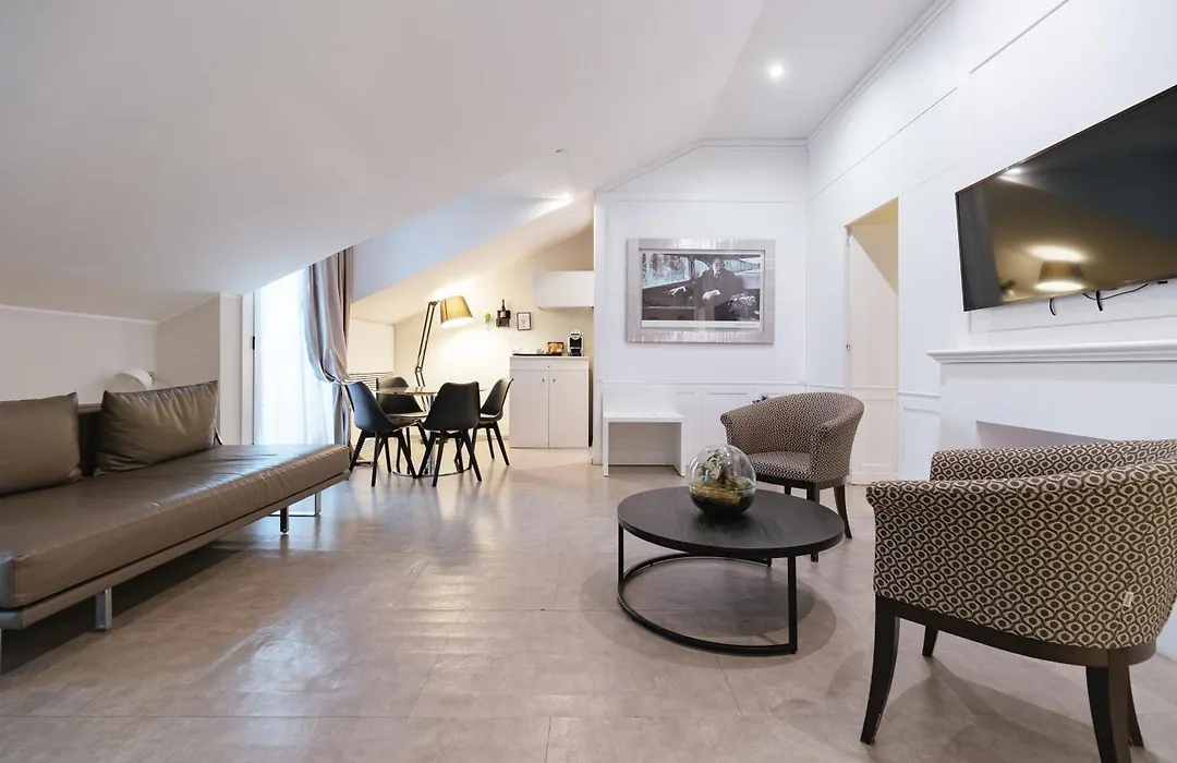 Montenapoleone Suites-1
