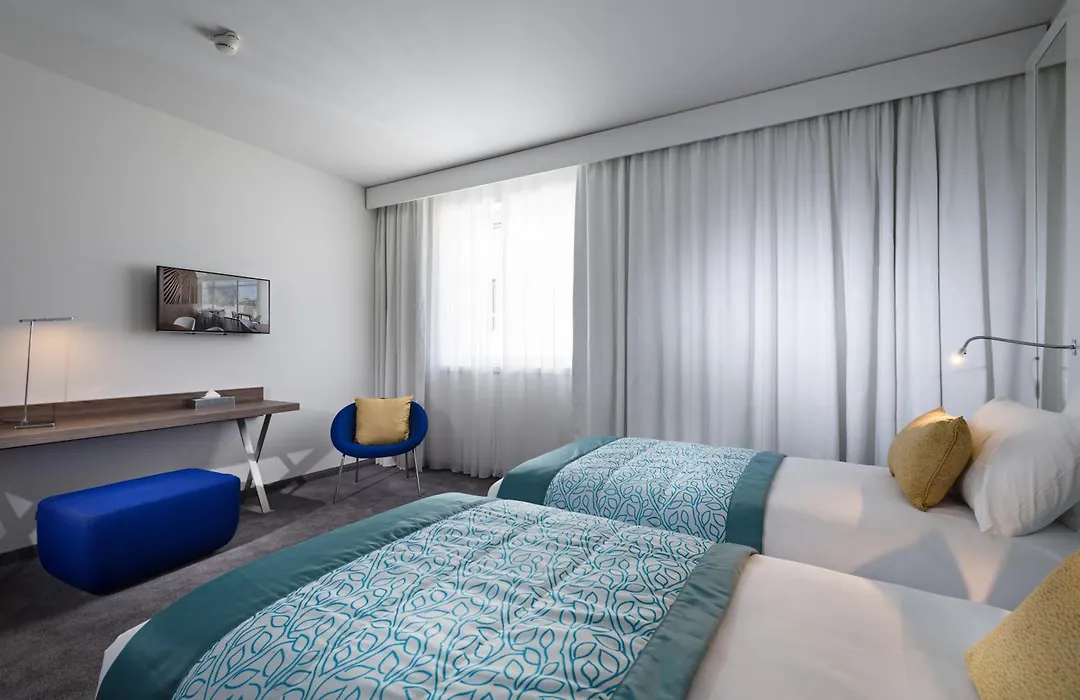 Golden Tulip Marseille Euromed-1