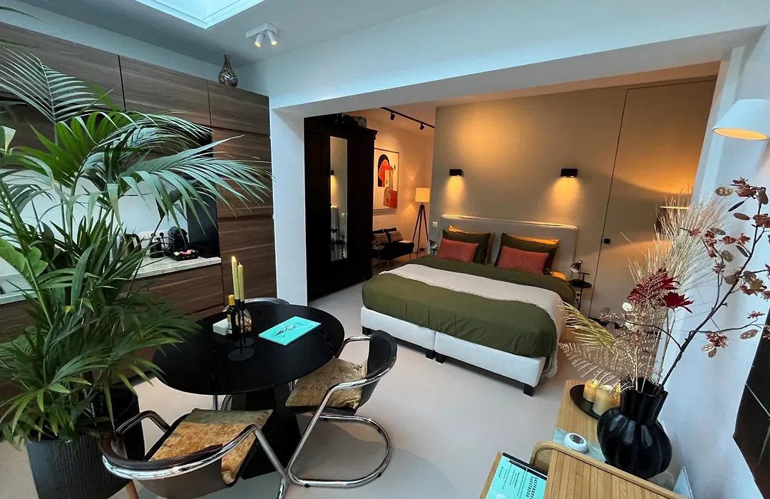 B&B Urban Oasis With Free Parking-1