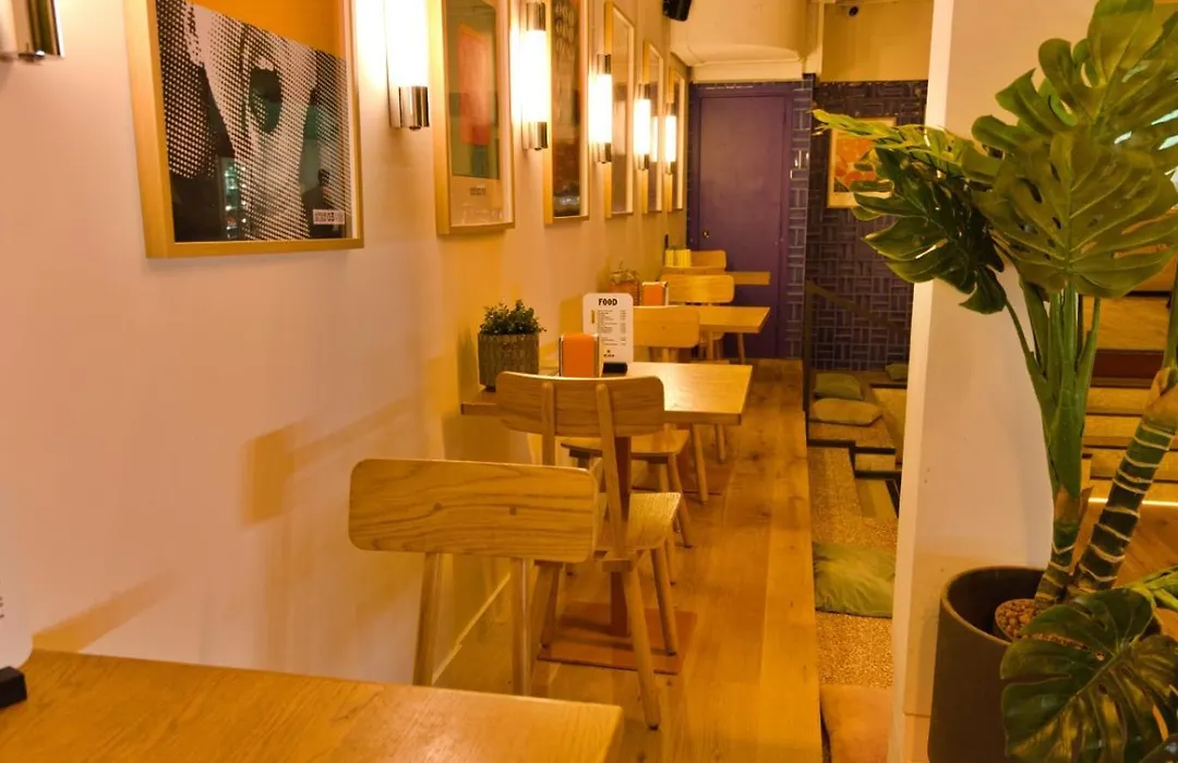 De Lola Podshotel-1
