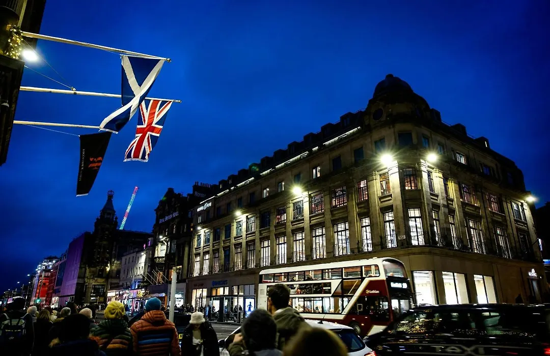 Motel One Edinburgh-Princes-1