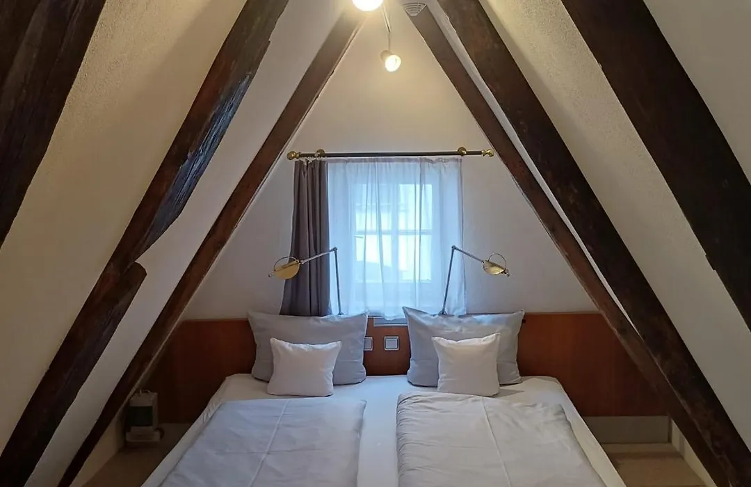 Schiefes Haus-1