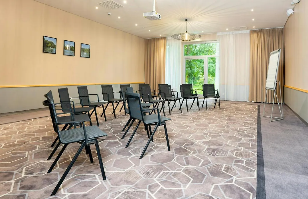 Leonardo Royal Hotel Koeln - Am Stadtwald-1